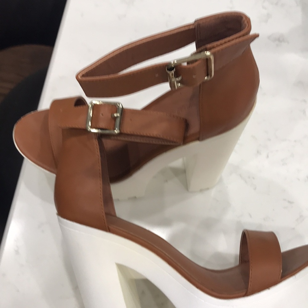 SZ 6 HEELS strap around ankle.WHITE SOLES Color is “luggage tan”. In unused con.